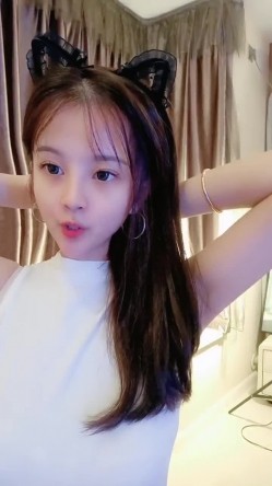 女神姐妹花【无敌兔兔】双女诱惑，超高颜值，互舔骚逼跳蛋自慰，假屌抽插流出白浆 截图3