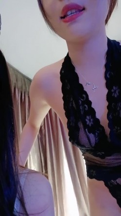 女神姐妹花【无敌兔兔】双女诱惑，超高颜值，互舔骚逼跳蛋自慰，假屌抽插流出白浆 截图5