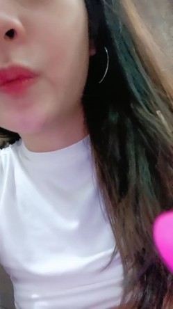 女神姐妹花【无敌兔兔】双女诱惑，超高颜值，互舔骚逼跳蛋自慰，假屌抽插流出白浆 截图11