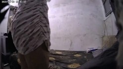 城中村房东出租屋偷装摄像头监控偷拍 3 两个合租房的站街女被各种嫖客操双视角其中一个较漂亮 截图16