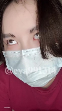 白皙丰满，推特全能骚女【固执的守村人】最新福利，露出裸舞自慰啪啪，花活不断 截图3