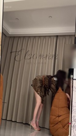 穷人女神富人母狗，超高颜值极品空姐【林绾绾】门槛1888福利，啪啪调教深喉毒龙脚踩骚穴，母狗属性拉满了 截图2
