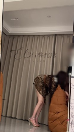 穷人女神富人母狗，超高颜值极品空姐【林绾绾】门槛1888福利，啪啪调教深喉毒龙脚踩骚穴，母狗属性拉满了 截图3