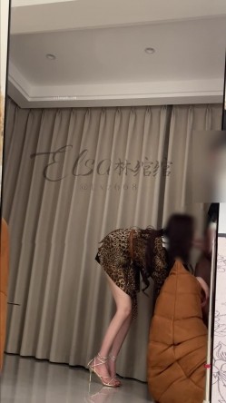 穷人女神富人母狗，超高颜值极品空姐【林绾绾】门槛1888福利，啪啪调教深喉毒龙脚踩骚穴，母狗属性拉满了 截图4