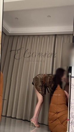 穷人女神富人母狗，超高颜值极品空姐【林绾绾】门槛1888福利，啪啪调教深喉毒龙脚踩骚穴，母狗属性拉满了 截图9