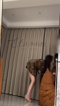 穷人女神富人母狗，超高颜值极品空姐【林绾绾】门槛1888福利，啪啪调教深喉毒龙脚踩骚穴，母狗属性拉满了 截图11