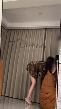 穷人女神富人母狗，超高颜值极品空姐【林绾绾】门槛1888福利，啪啪调教深喉毒龙脚踩骚穴，母狗属性拉满了 截图12