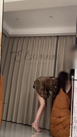 穷人女神富人母狗，超高颜值极品空姐【林绾绾】门槛1888福利，啪啪调教深喉毒龙脚踩骚穴，母狗属性拉满了 截图13