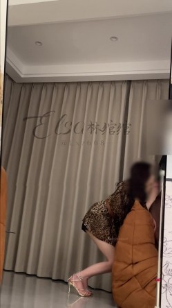 穷人女神富人母狗，超高颜值极品空姐【林绾绾】门槛1888福利，啪啪调教深喉毒龙脚踩骚穴，母狗属性拉满了 截图15