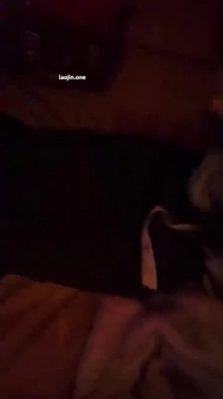 超美阿黑颜女神原档泄密，标准的一个眼镜婊，大眼睛萌妹，反差感，淫荡的表情挑逗极了 截图4