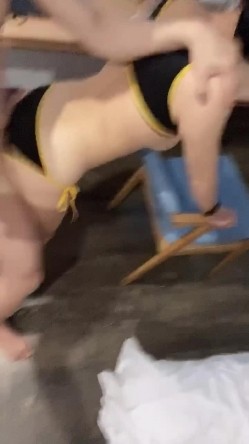 好身材女友自拍，D奶千金，后入操得她那两团球球、眉飞色舞！ 截图4