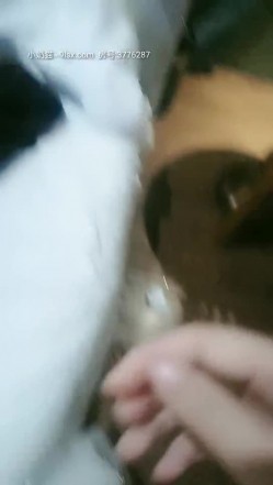 雪儿粉的同学聚会淫乱的群P盛宴，吃饱喝足激情啪啪，露脸各种体位激情抽插骚逼露脸，伺候完小哥道具玩逼 截图8