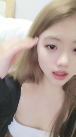 挺漂亮的小姐姐，【清纯玉女】【无所谓我会睡觉】合集下，一周淫荡记录，白花花的肉体，刮毛自慰真会玩 截图4