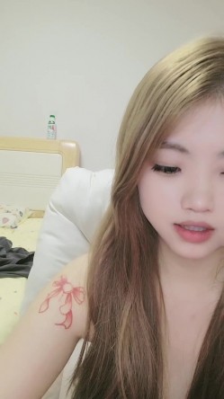 挺漂亮的小姐姐，【清纯玉女】【无所谓我会睡觉】合集下，一周淫荡记录，白花花的肉体，刮毛自慰真会玩 截图8