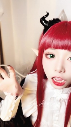 【超美高端罕见露脸露点】极品CosPlay爆机少女【喵小吉】极品新作《更衣人偶坠入爱河》粉穴超漫改 超清4K原版 截图2