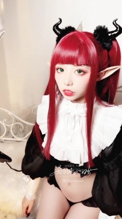 【超美高端罕见露脸露点】极品CosPlay爆机少女【喵小吉】极品新作《更衣人偶坠入爱河》粉穴超漫改 超清4K原版 截图3
