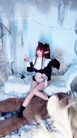 【超美高端罕见露脸露点】极品CosPlay爆机少女【喵小吉】极品新作《更衣人偶坠入爱河》粉穴超漫改 超清4K原版 截图6