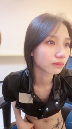 【是雪儿吖】极品校花 大屌男友无套内射 操得嗷嗷叫 截图1