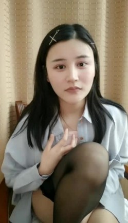 高颜值甜美新人萌妹子性感吊带黑丝第二部 翘着屁股跳掰开逼逼扭动呻吟娇喘 很是诱惑不要错过 截图1