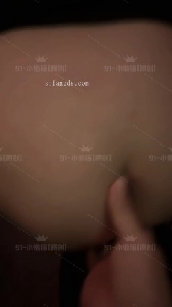 淫妻福利，91大神圈养极品骚婊，反差眼镜母狗【小懒猫】各种公共场所露出自慰3P调教 截图2
