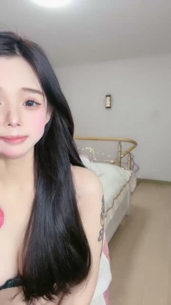 说话嗲嗲的极品女友，模特傲人身材，蜜桃臀丰满挺拔的胸部 搓揉勾引狼友们 截图4