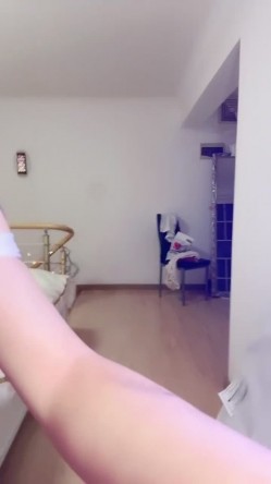 说话嗲嗲的极品女友，模特傲人身材，蜜桃臀丰满挺拔的胸部 搓揉勾引狼友们 截图7