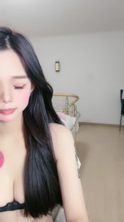 说话嗲嗲的极品女友，模特傲人身材，蜜桃臀丰满挺拔的胸部 搓揉勾引狼友们 截图16