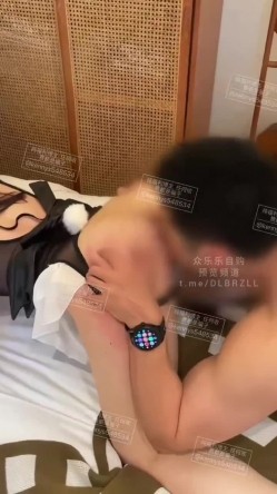 推特肌肉男高端约啪达人「Kenny」《桃子专场一兔女郎内射》太骚了！完全的骚小狗！k老师第一次受不了被坐射 截图8