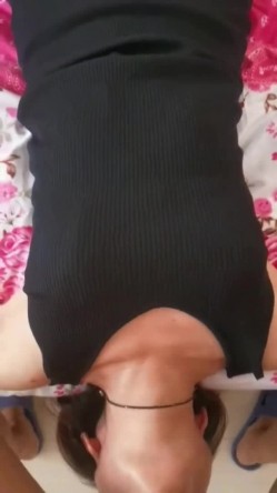 下午赶着去上课的语文老师先喂她一下 原味丝袜都是脏液带走！ 截图7