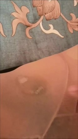 下午赶着去上课的语文老师先喂她一下 原味丝袜都是脏液带走！ 截图9