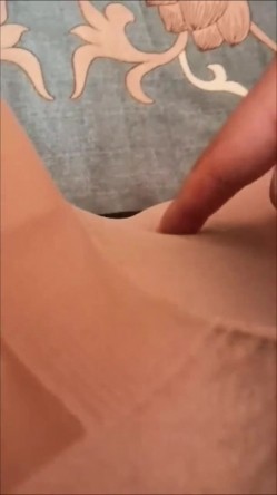 下午赶着去上课的语文老师先喂她一下 原味丝袜都是脏液带走！ 截图15