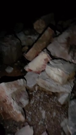 深夜户外勾搭小骚妇激情车震啪啪啪 ️半推半就推到就是一顿疯狂猛操 截图1