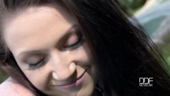 DDFBusty - Harmony Reigns - Pool, Hooters And Black Dong_720p.mp4 截图4
