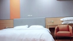 【利哥探花】，大四还没找到工作的学生妹，兼职，极品，乖巧漂亮被操爽了 截图1