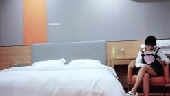 【利哥探花】，大四还没找到工作的学生妹，兼职，极品，乖巧漂亮被操爽了 截图2