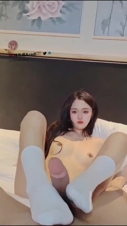 芊芊玉足 美美的小姐姐白丝玲珑小脚 大长腿美少女玉足 腿交 足交 口交 夹子音刺激娇喘 足交射精 截图15