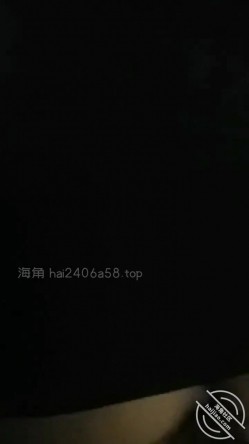 乱伦大神【梦想是母姨双飞】，在车里内射了小姨 截图2