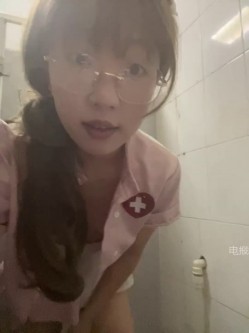 ️极品眼镜骚妹【xiaomugouya】非常反差的肥臀眼镜妹子白丝黑丝跳蛋自慰 截图2