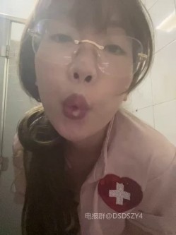 ️极品眼镜骚妹【xiaomugouya】非常反差的肥臀眼镜妹子白丝黑丝跳蛋自慰 截图3