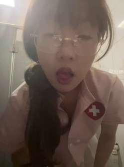 ️极品眼镜骚妹【xiaomugouya】非常反差的肥臀眼镜妹子白丝黑丝跳蛋自慰 截图4
