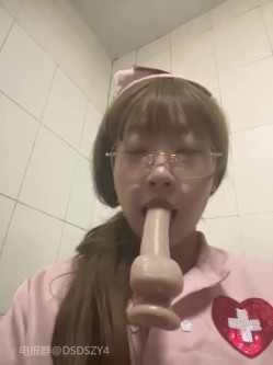 ️极品眼镜骚妹【xiaomugouya】非常反差的肥臀眼镜妹子白丝黑丝跳蛋自慰 截图16