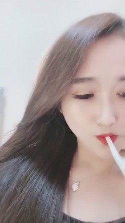 舞蹈老师兼职捞钱~【鱼水水】气质就是不一样 美鲍一线天，这逼看着就很干净，粉色滤镜好评超赞 截图2