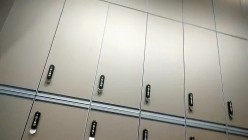 女偷拍大神潜入国内洗浴会所四处游走偷拍戏水沐浴更衣偷拍附近高校几个青春学妹 截图8