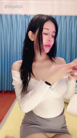 G奶御姐女神回归 巅峰颜值 美到炸【霸气白骨精】喷血身材媚骨尤物丝袜足交湿滑多汁无毛美穴吞吐抽插 截图3