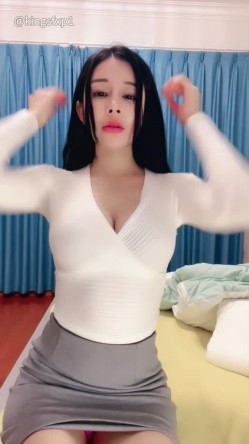 G奶御姐女神回归 巅峰颜值 美到炸【霸气白骨精】喷血身材媚骨尤物丝袜足交湿滑多汁无毛美穴吞吐抽插 截图5