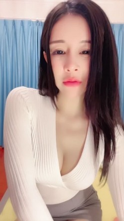 G奶御姐女神回归 巅峰颜值 美到炸【霸气白骨精】喷血身材媚骨尤物丝袜足交湿滑多汁无毛美穴吞吐抽插 截图11