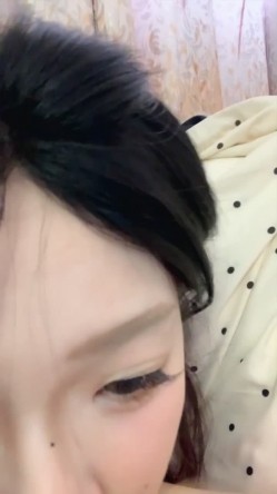 神仙颜值！超迷人【雯雯舌头很迷人】下海福利，抠穴道具自慰~包射 截图7