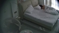 酒店偷拍连续3天入住的年轻情侣古灵精怪的双马尾可爱甜妹被男友不分日夜操了几次 截图14