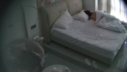 酒店偷拍连续3天入住的年轻情侣古灵精怪的双马尾可爱甜妹被男友不分日夜操了几次 截图15