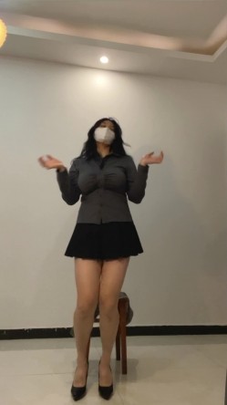 青春无敌白皙圆润极品天然巨乳蜂腰肥臀网红小钢炮【万听】私拍全集，变装裸舞紫薇完美炮架 截图1